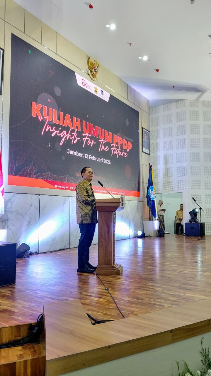 Kepala Eksekutif Pengawas PPDP OJK Ogi Prastomiyono menyampaikan hal itu dalam kuliah umum “Insights for the Future” di Universitas Jember (12/2/2026). Foto: Istimewa