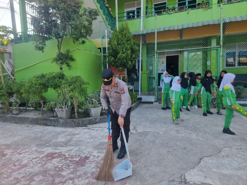 Polsek Bengkong, Polresta Barelang, menggelar korvei mendukung Gerakan Indonesia ASRI (Aman, Sehat, Resik, Indah) pada Sabtu (14/2/2026). Foto: Istimewa