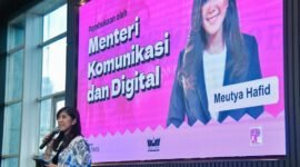 Menkomdigi Meutya Hafid menyampaikan sambutan dalam Pemutaran dan Diskusi Film 3 Wajah Rohanna Koeddoes di Kantor IDN, Kuningan Barat, Jakarta Selatan, Jumat (6/2/2026). Foto: Komdigi