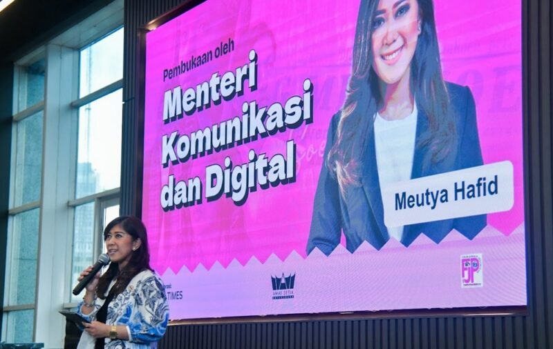 Menkomdigi Meutya Hafid menyampaikan sambutan dalam Pemutaran dan Diskusi Film 3 Wajah Rohanna Koeddoes di Kantor IDN, Kuningan Barat, Jakarta Selatan, Jumat (6/2/2026). Foto: Komdigi