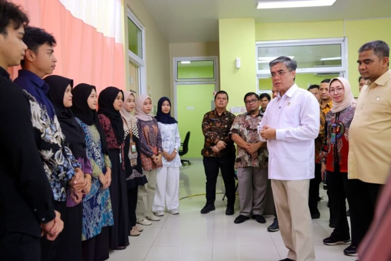 Menteri Ketenagakerjaan Yassierli menegaskan kenaikan UM di berbagai daerah langsung menaikkan uang saku peserta. Foto: Kemnaker RI