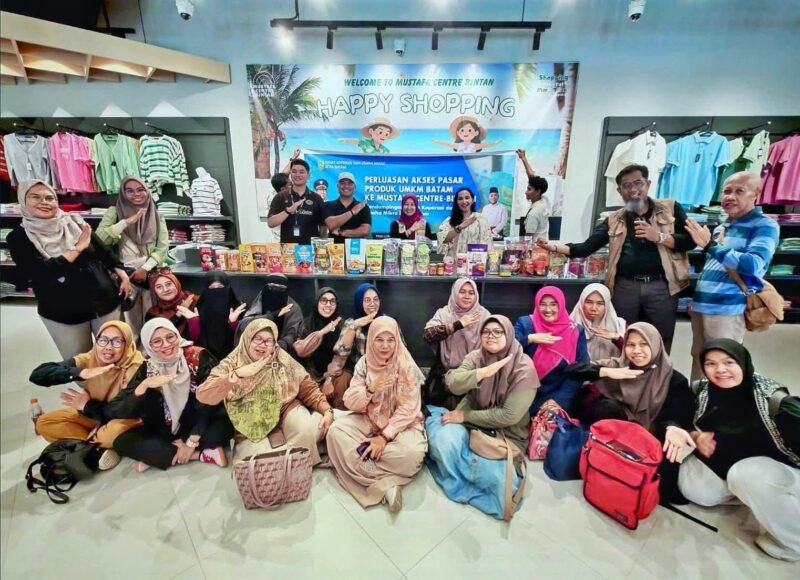 Dinas Koperasi dan Usaha Mikro lepas 30 produk unggulan UMKM untuk dipasarkan di ritel modern Mustafa Centre Bintan, Kamis (5/1/2026). Foto: Humas Diskominfo Batam