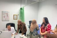 BPJS Kesehatan Pusat menyerahkan Piagam Transformasi Digital saat mengunjungi RSBP, Selasa (4/2/2026). Foto: Humas Diskominfo Batam