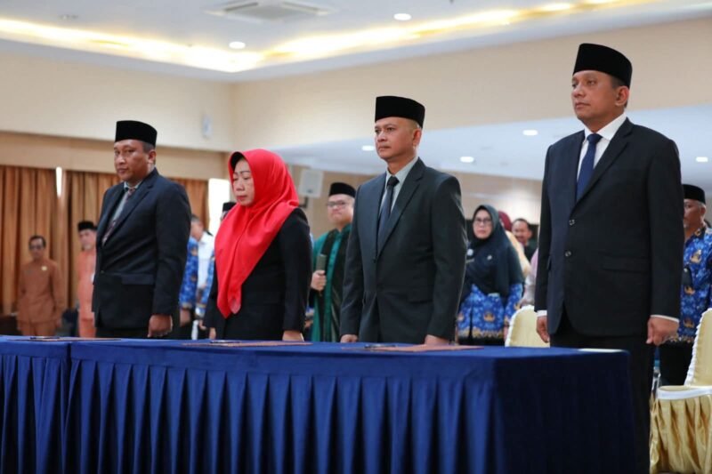 Pejabat Pimpinan Tinggi Pratama serta 17 Pejabat Fungsional di lingkungan Pemerintah Kota (Pemko) Batam, resmi dilantik dan pengambil sumpah, di Aula Kantor Wali Kota Batam, Jumat (6/2/2026). Foto: Humas Diskominfo Batam