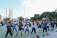 Ratusan warga yang mengikuti Panbil Wellness Weekend Zumba Party & Poundfit Vaganza, Minggu (8/2/2026). Foto: Istimewa