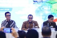 Pejabat Sementara Kepala Eksekutif Pengawas Pasar Modal, Keuangan Derivatif dan Bursa Karbon OJK Hasan Fawzi dalam Konferensi Pers yang diselenggarakan di Bursa Efek Indonesia, Senin (9/2/2026), bersama jajaran OJK dan Direksi Self-Regulatory Organization (SRO). Foto: Istimewa