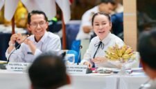 Wali Kota Batam Amsakar Achmad didampingi Wakil Walikota Batam Li Claudia Chandra, saat rapat bersama Forkopimda membahas persiapan Tahun Baru Imlek, Ramadan, Idul Fitri, Senin (9/2/2026). Foto: Humas Diskominfo Batam