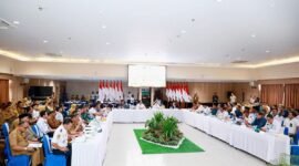 Wali Kota Batam Amsakar Achmad dan Wakil Wali Kota Li Claudia Chandra memimpin rapat Forkopimda di Aula Engku Hamidah, Kantor Wali Kota Batam, Senin (9/2/2026). Foto: Humas Diskominfo Batam