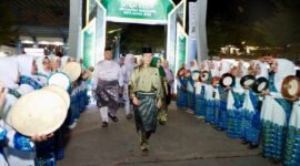 Wali Kota Batam Amsakar Achmad membuka Musabaqah Tilawatil Qur’an dan Hadits (MTQH) XXXIV Tingkat Kecamatan Sagulung di Alun-alun SP Plaza, Selasa (10/2/2026) malam. Foto: Humas Diskominfo Batam