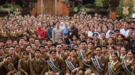 Wakil Presiden RI Gibran Rakabuming Raka menghadiri pertemuan dengan 74 pelaku usaha pariwisata dan pemerintah daerah di Poltekpar Bali, Jumat (13/2/2026). Foto: Kemenpar RI