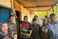 Gubernur Kepri Ansar Ahmad meresmikan program Kepri Terang di Kampung Tembesi Sidomulyo RW 006 Kecamatan Sagulung Kota Batam, (31/1/2026). Foto: Biro Adpim Kepri