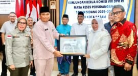 BNPB menyerahan berlangsung di Kantor Wali Kota Batam, Jumat (20/2/2026). Foto: Humas Diskominfo Batam