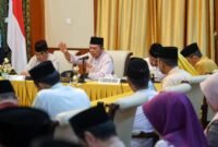 Gubernur Kepri Ansar Ahmad didampingi Pj Sekdaprov Luki Zaiman Prawira dan Ketua LAM Kepri Dato' Setia Utama Raja Al Hafiz, memimpin rapat finalisasi penyelenggaraan KURMA 2026 di Gedung Daerah Tanjungpinang, Jumat (20/2/2026). Foto: Diskominfo Kepri