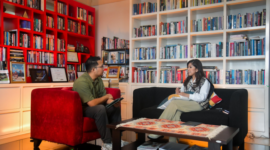 Menteri Komunikasi dan Digital Meutya Hafid saat menjadi narasumber dalam program Podcast Blak-Blakan DetikCom di Jakarta Selatan, Sabtu (21/2/2026). Foto: Humas Kemkomdigi