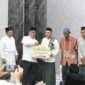 Ansar Ahmad bersama Nyanyang Haris Pratamura resmi memulai Safari Ramadan 1447 H/2026 M di Kabupaten Lingga, Senin (23/2/2026). Foto: Diskominfo Kepri