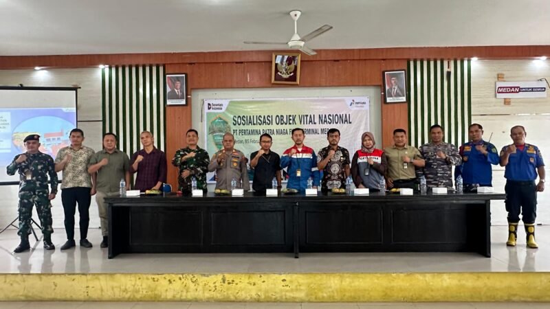 Pertamina Patra Niaga Regional Sumbagut memperkuat pengamanan Obvitnas dan jalur pipa BBM melalui sosialisasi di Aula Kantor Camat Medan Belawan, Kamis (5/2/2026). Foto: Istimewa