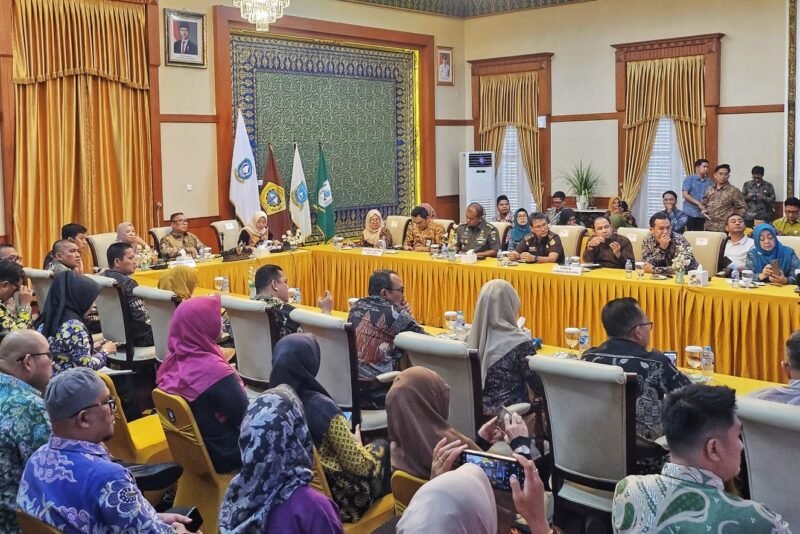 Rapat Evaluasi Pelaksanaan Program MBG di Provinsi Kepulauan Riau yang digelar di Gedung Daerah, Tanjungpinang, Kamis (5/2/2026). Foto: Diskominfo Kepri