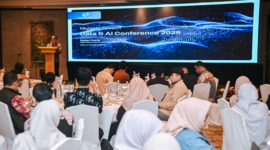 Wamenkomdigi Nezar Patria menyampaikan Keynote Speech dalam kegiatan Data & AI Conference 2026 di Hotel Shangri-La, Jakarta Pusat, Rabu (11/02/2026). Foto: Komdigi