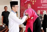 Wali Kota Batam Amsakar Achmad menghadiri peringatan Isra Mikraj Nabi Muhammad SAW sekaligus penyambutan Bulan Suci Ramadan 1447 Hijriah yang digelar ALPPIND Kepri di Masjid Sultan Mahmud Riayat Syah, Rabu (4/2/2026). Foto: Humas Diskominfo Batam