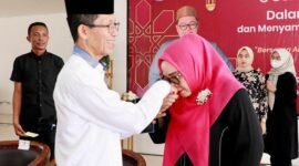 Wali Kota Batam Amsakar Achmad menghadiri peringatan Isra Mikraj Nabi Muhammad SAW sekaligus penyambutan Bulan Suci Ramadan 1447 Hijriah yang digelar ALPPIND Kepri di Masjid Sultan Mahmud Riayat Syah, Rabu (4/2/2026). Foto: Humas Diskominfo Batam