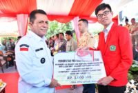 Di sektor pendidikan, Pemprov Kepri mengalokasikan sekitar Rp9 miliar untuk membagikan seragam sekolah gratis kepada 39 ribu siswa baru jenjang SMA/SMK/SLB pada 2025. Foto: Istimewa
