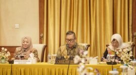 Wakil Gubernur Kepri Nyanyang Haris Pratamura memimpin Rapat Evaluasi Pelaksanaan Program MBG di Provinsi Kepulauan Riau yang digelar di Gedung Daerah, Tanjungpinang, Kamis (5/2/2026). Foto: Diskominfo Kepri