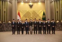 Tujuh Anggota Dewan Komisioner (ADK) Otoritas Jasa Keuangan (OJK) di Gedung Mahkamah Agung, Jakarta, Rabu (25/3/2026). Foto: Istimewa