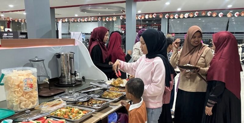 Sales Office Mukakuning menggelar kegiatan Buka Puasa Bersama Keluarga, sementara Sales Office Nagoya dan Sales Office Pos Tiban. Foto: Istimewa