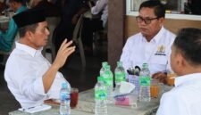 Gubernur Kepri Ansar Ahmad berdialog dengan pengurus Kadin Kepri periode 2026–2030 di Pulau Penyengat, Sabtu (28/3/2026). Pertemuan ini seabagai ajang silaturahmi sekaligus membahas berbagai potensi pengembangan daerah. Foto: Diskominfo Kepri