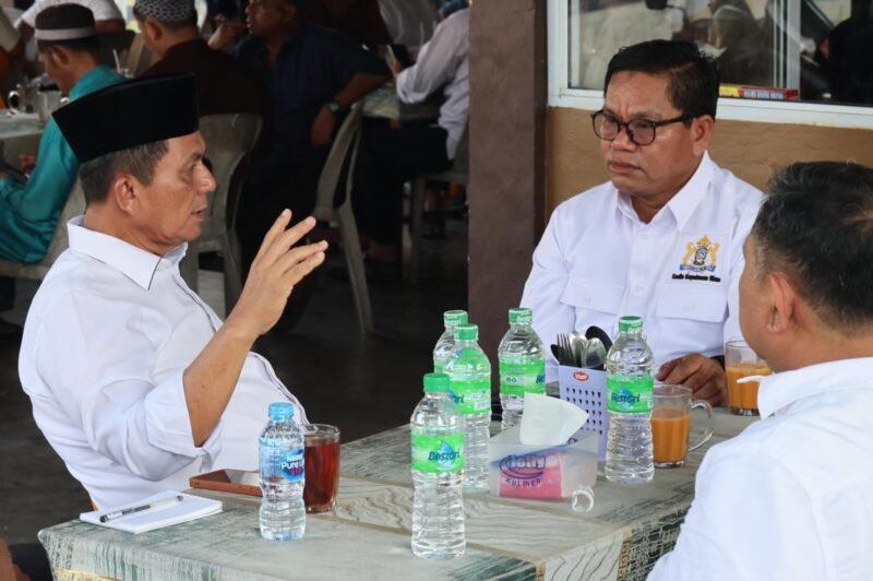 Gubernur Kepri Ansar Ahmad berdialog dengan pengurus Kadin Kepri periode 2026–2030 di Pulau Penyengat, Sabtu (28/3/2026). Pertemuan ini seabagai ajang silaturahmi sekaligus membahas berbagai potensi pengembangan daerah. Foto: Diskominfo Kepri