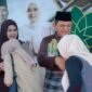 Gubernur Kepri Ansar Ahmad bersama istri, Ketua TP PKK Kepri Dewi Kumalasari bersalaman dengan warga yang hadir di kegiatan gelar griya Idul Fitri 1447 H di Gedung Daerah, Tanjungpinang, Minggu (22/3/2026). Foto: Diskominfo Kepri 