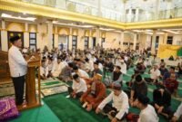 Gubernur Kepri Ansar Ahmad menyampaikan kata sambutan dalam kegiatan Safari Ramadan di Masjid Al Uswah Batu 10, Kota Tanjungpinang, Sabtu (14/3/2026). Diskominfo Kepri 