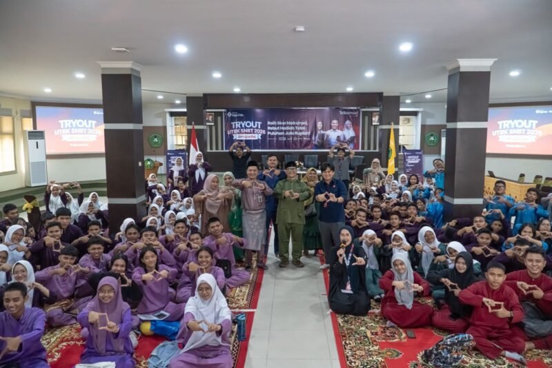 Telkomsel melalui platform edukasi digital Ilmupedia menggelar Tryout Akbar UTBK SNBT 2026 di Pekanbaru. Foto: Istimewa