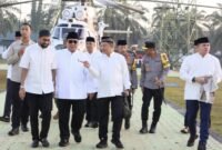 Presiden Prabowo Subianto melaksanakan Salat Idulfitri di Kabupaten Aceh Tamiang, yang disambut langsung oleh Gubernur Aceh Muzakir Manaf, Wakil Gubernur Aceh Fadhlullah serta jajaran Forkopimda Aceh. Foto: Ist