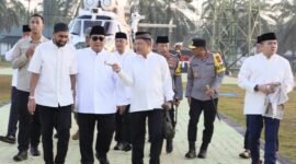 Presiden Prabowo Subianto melaksanakan Salat Idulfitri di Kabupaten Aceh Tamiang, yang disambut langsung oleh Gubernur Aceh Muzakir Manaf, Wakil Gubernur Aceh Fadhlullah serta jajaran Forkopimda Aceh. Foto: Ist