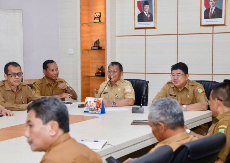 Sekda Batam, Firmansyah, memimpin Rapat Prognosis Pendapatan Daerah Tahun 2027 di Kantor Wali Kota Batam, Senin (30/3/2026). Foto: Humas Diskominfo Batam 