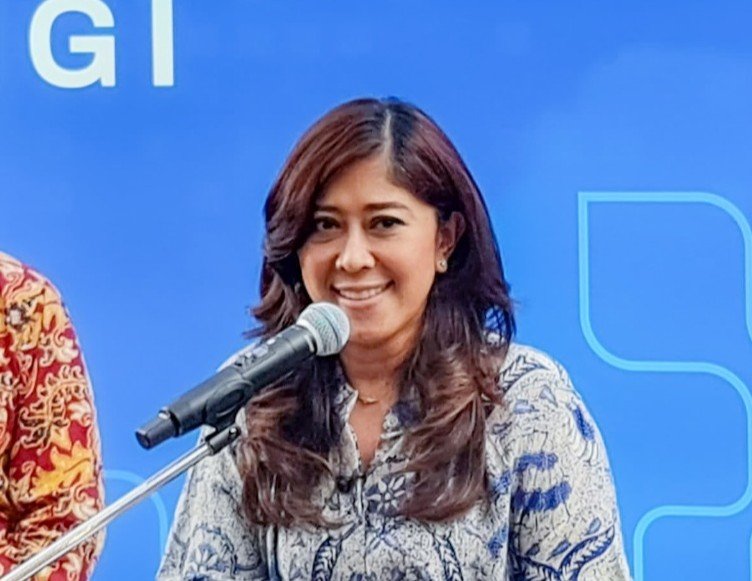 Menkomdigi Meutya Hafid saat menyampaikan keterangan pers dikantor Kemkomdigi, Jakarta, Jumat malam (27/3/2026). Foto: Agus Siswanto/InfoPublik/KPM Kemkomdigi