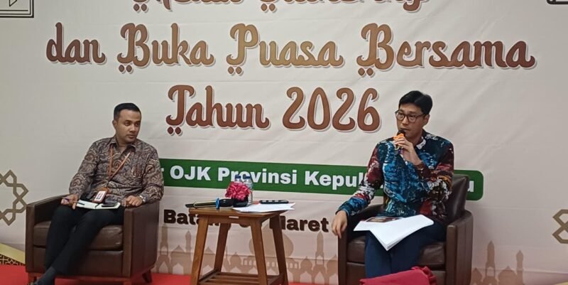 Kepala OJK Kepri Sinar Danandjaya saat media gathering dan buka puasa bersama awak media di Kantor OJK Kepri, Selasa (3/3/2026). Metroposid