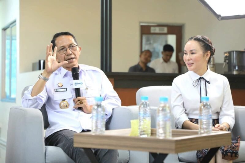Wali Kota Batam Amsakar Achmad dan Wakil Walikota Batam Li Claudia Chandra. Foto: Humas Diskominfo Batam