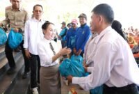 Sebanyak 1.200 paket sembako disalurkan kepada penyandang disabilitas dan petugas kebersihan Dinas Lingkungan Hidup Kota Batam, Selasa (10/3/2026). foto: Humas Diskominfo Batam