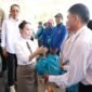 Sebanyak 1.200 paket sembako disalurkan kepada penyandang disabilitas dan petugas kebersihan Dinas Lingkungan Hidup Kota Batam, Selasa (10/3/2026). foto: Humas Diskominfo Batam