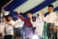 Wali Kota Batam Amsakar Achmad bersama Wakil Walikota Batam Li Claudia Chandra serta Forkompinda lainnya, saat pawai takbir. Foto: Humas Diskominfo Batam