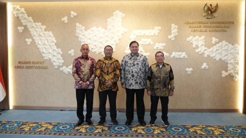 Menteri Koordinator Bidang Perekonomian, Airlangga Hartarto, melantik tiga Anggota/Deputi Badan Pengusahaan Batam di Gedung Ali Wardhana, Jakarta, Jumat (13/6/2026). Foto: Istimewa