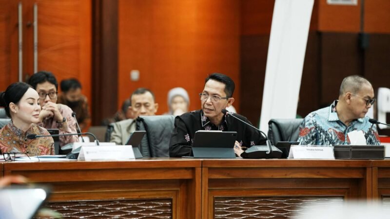 Kepala BP Batam Amsakar Achmad bersama Wakil Kepala BP Batam Li Claudia Chandra menghadiri Sidang Aduan Kanal Debottlenecking Satgas P2SP di Kantor Kementerian Keuangan RI, Jumat (13/3/2026). Foto: Humas BP Batam