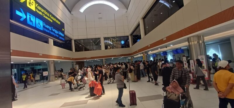 Suasana arus balik di Bandara Internasional Hang Nadim Batam, Jumat (27/3/2026). 
