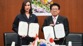 Menteri Pariwisata Republik Indonesia Widiyanti Putri Wardhana bersama Menteri MLIT Jepang Yasushi Kaneko menandatangani Memorandum of Cooperation di Kantor Kementerian Pertanahan, Infrastruktur, Transportasi, dan Pariwisata Jepang, di Tokyo, Senin (30/3/2026). Foto: Kemenpar RI