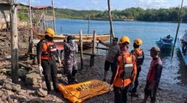 Pada hari ketiga pencarian, sekitar pukul 08.00 WIB, tim menemukan korban bernama Nusyirwan (35) dalam kondisi meninggal dunia. Foto: Istimewa