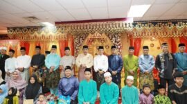 Berbuka puasa bersama sekaligus menyerahkan santunan kepada anak yatim di Gedung Lembaga Adat Melayu (LAM) Kepulauan Riau Kota Batam, Minggu (8/3/2026). Foto: Humas Diskominfo Batam