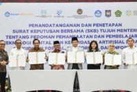 Menteri Komunikasi dan Digital Meutya Hafid bersama tujuh Kementerian melakukan penandatanganan kebijakan pelindungan anak di ruang digital (PP TUNAS), dalam pemanfaatan AI di bidang pendidikan. Foto: Humas Kemkomdig