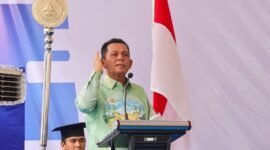Gubernur Kepri Ansar Ahmad menghadiri Wisuda ke-26 Sarjana dan Pascasarjana Universitas Maritim Raja Ali Haji di Pelataran Gedung FEBM/FKIP Kampus Dompak, Tanjungpinang, Sabtu (28/3/2026). Foto: Diskominfo Kepri